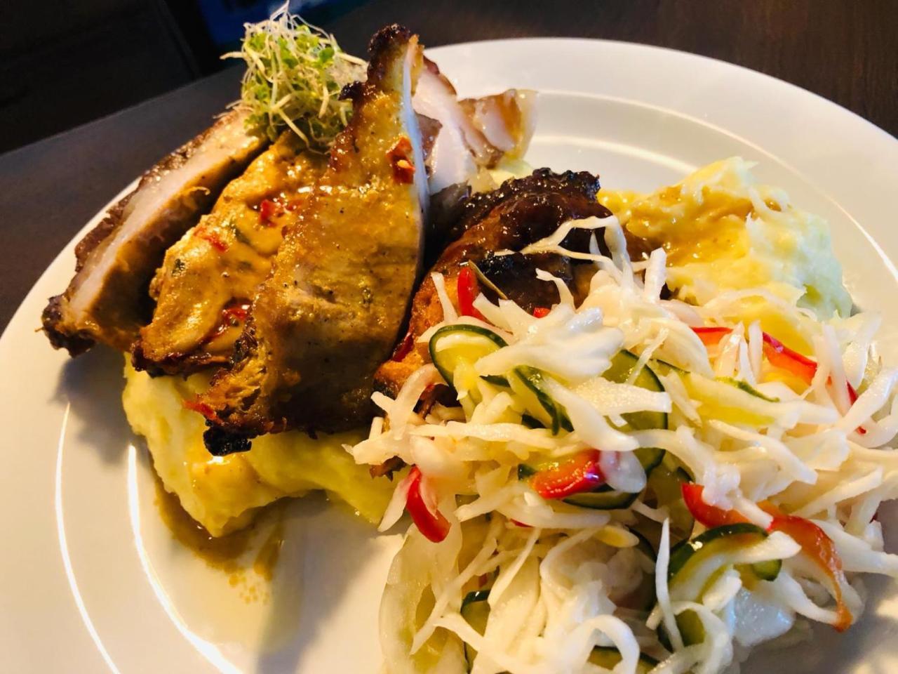 Penzion A Restauracia Hanisberg Krupina Exteriör bild